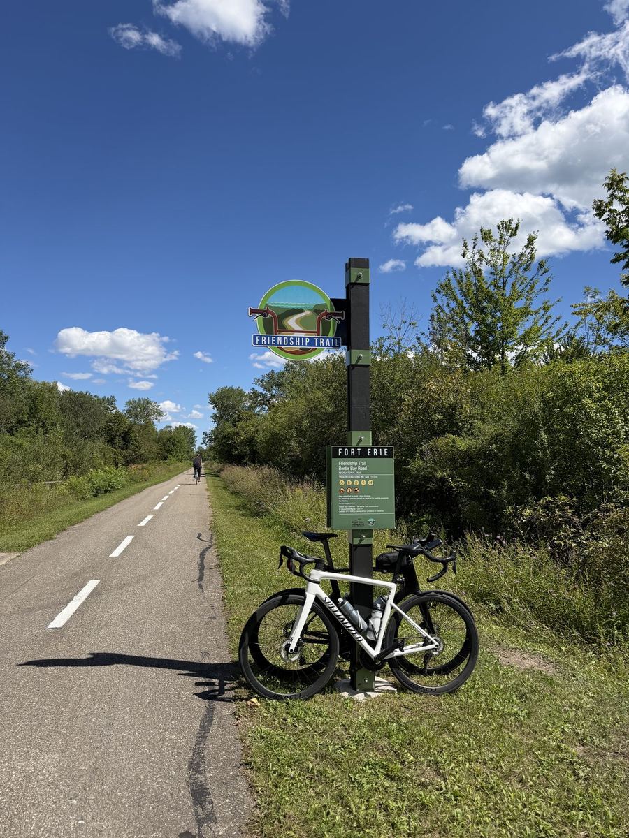 A bike leaning on the Friendship Trail marker at the Fort Erie town line